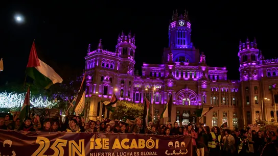 Miles de personas vuelven a salir a la calle en Madrid en la segunda marcha por el 25N Miles de personas vuelven a salir a la calle en Madrid en la segunda marcha por el 25N