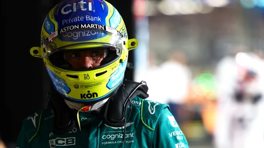 Fernando Alonso, tras bajarse del Aston Martin Fernando Alonso, tras bajarse del Aston Martin