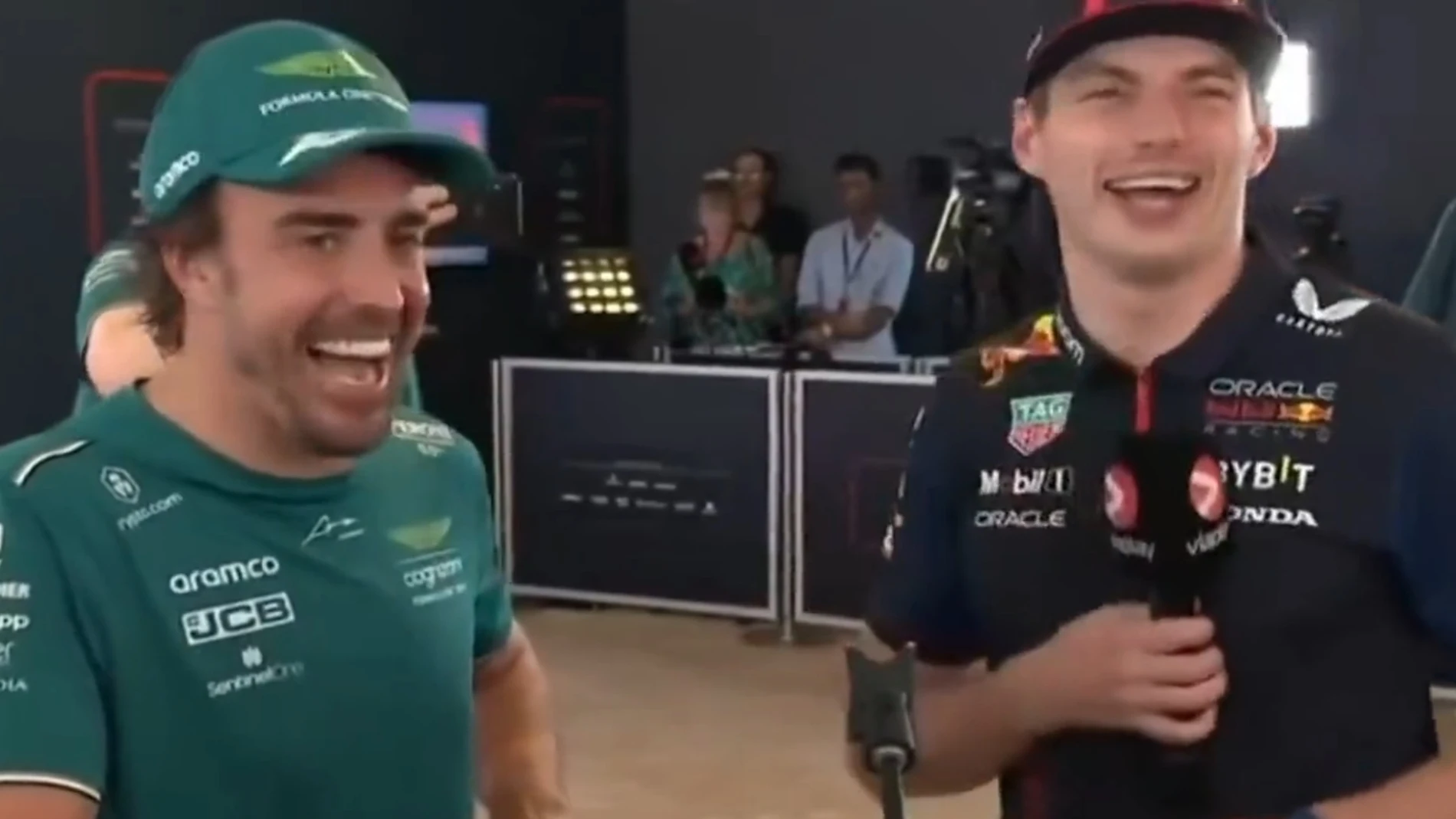 Fernando Alonso, con Max Verstappen
