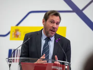 El ministro de Transportes y Movilidad Sostenible, Óscar Puente, durante una comparecencia