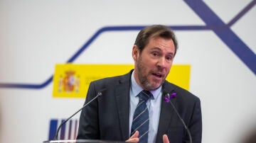 El ministro de Transportes y Movilidad Sostenible, Óscar Puente, durante una comparecencia