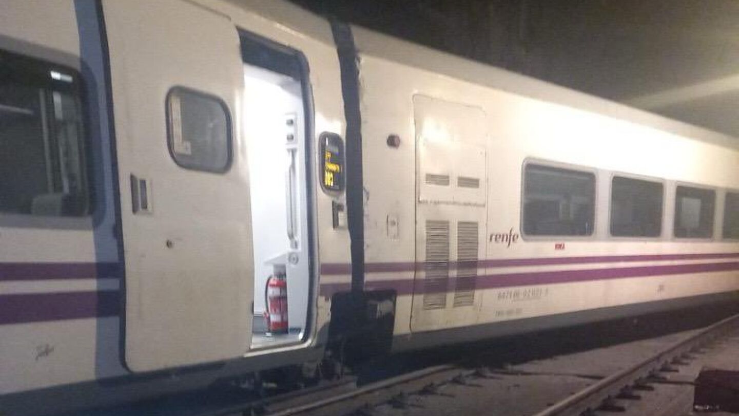 El desplazamiento de unos ejes provoca la salida de v&iacute;a del Talgo Almer&iacute;a-Chamartin en v&iacute;a 4 de Atocha.