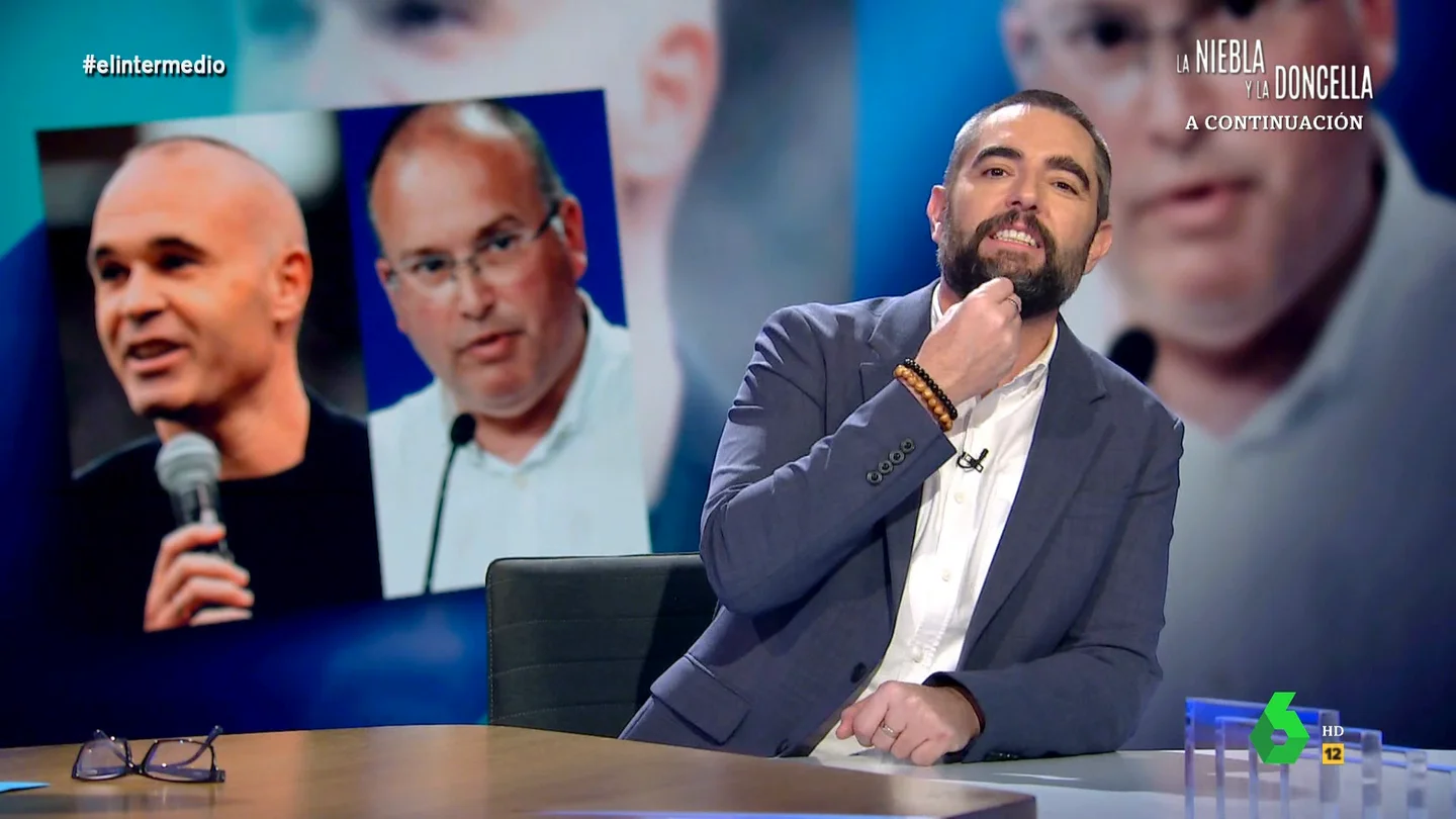 Dani Mateo, tras comparar Feijóo a Miguel Tellado con Iniesta En este vídeo, Dani Mateo recuerda las polémicas de Miguel Tellado, flamante nuevo portavoz del PP en el Congreso, y las palabras de Feijóo en las que decía que "no es Cristiano Ronaldo ni Messi, pero será el Iniesta del PP de Galicia".