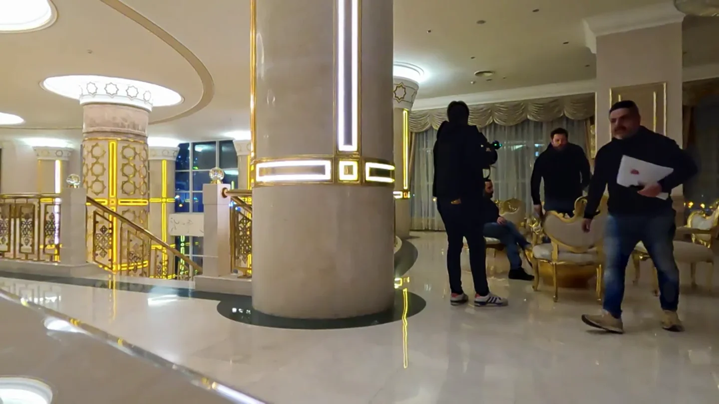 Jalis de la Serna y el equipo de Enviado Especial, encerrados en un hotel por el régimen de Turkmenistán: "No nos dejan salir" Jalis de la Serna y el equipo de Enviado Especial, encerrados en un hotel por el régimen de Turkmenistán: "No nos dejan salir"