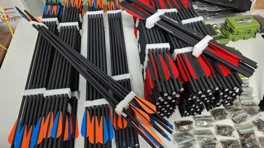 Flechas halladas por la Guardia Civil en la vivienda del detenido. Flechas halladas por la Guardia Civil en la vivienda del detenido.