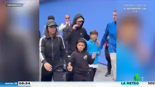 Messi desata la locura en Disney con Antonela y sus hijos: así es el divertido momento en el que conduce un cochecito