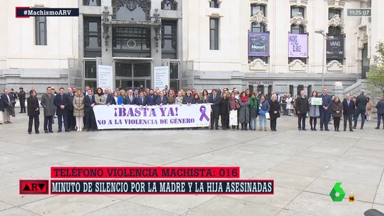 Vox vuelve a apartarse de la concentración contra la violencia machista en el Ayuntamiento de Madrid Vox vuelve a apartarse de la concentración contra la violencia machista en el Ayuntamiento de Madrid