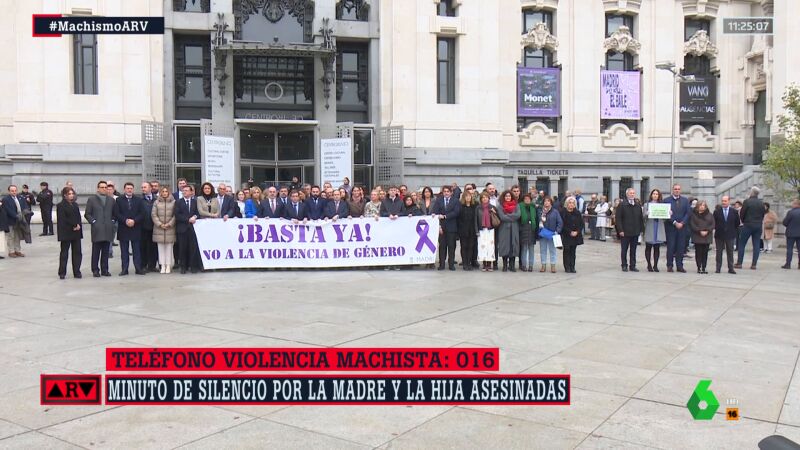 Vox vuelve a apartarse de la concentración contra la violencia machista en el Ayuntamiento de Madrid