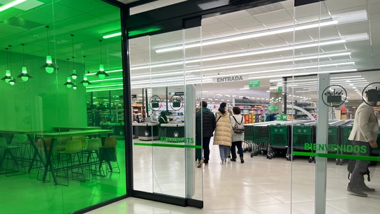 Exterior de la nueva tienda de Mercadona en el centro comercial Baricentro, en Barberà del Vallès (Barcelona). Exterior de la nueva tienda de Mercadona en el centro comercial Baricentro, en Barberà del Vallès (Barcelona).
