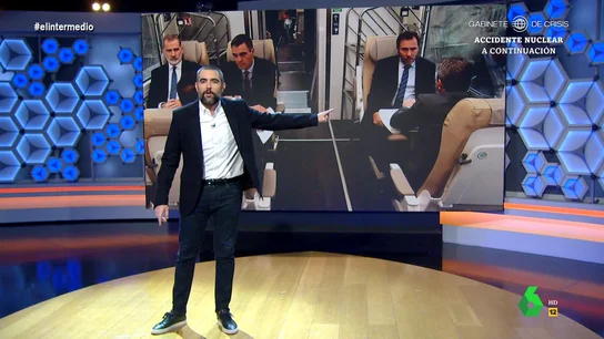 Dani Mateo analiza los gestos entre Felipe VI y Pedro Sánchez De la inauguración de la legislatura en el Congreso de los Diputados, a la del tramo del AVE entre León y Oviedo, Dani Mateo repasa en este vídeo los gestos que han compartido Pedro Sánchez y el rey Felipe VI en la intensa jornada de hoy.