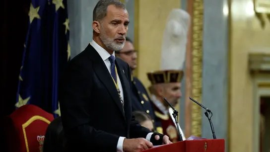 Nueva legislatura, en directo | Felipe VI: "Los jóvenes necesitan una España unida y esperan esa mejora" Nueva legislatura, en directo | Felipe VI: "Los jóvenes necesitan una España unida y esperan esa mejora"