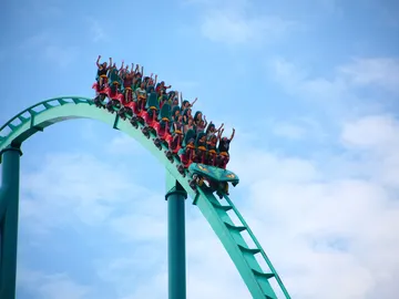 Imagen de archivo de una montaña rusa Imagen de archivo de una montaña rusa