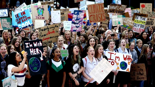 Jóvenes protagonizan una protesta por el clima Jóvenes protagonizan una protesta por el clima