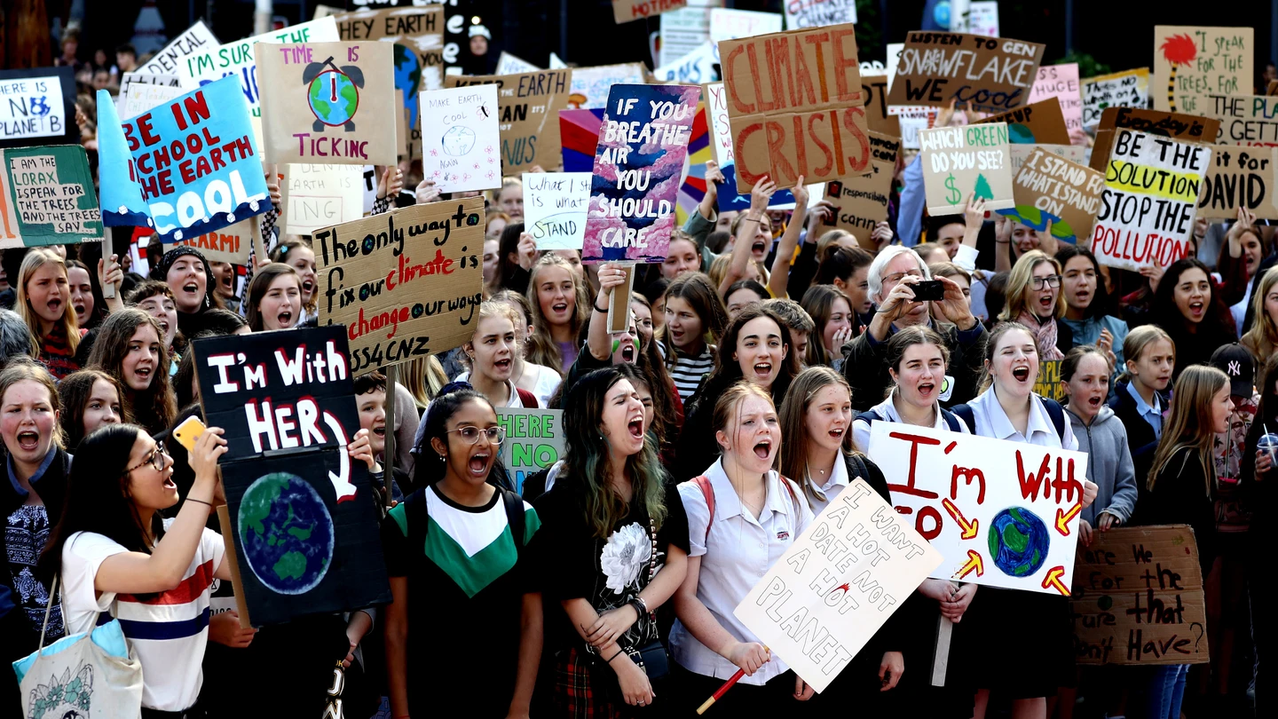 Jóvenes protagonizan una protesta por el clima Jóvenes protagonizan una protesta por el clima