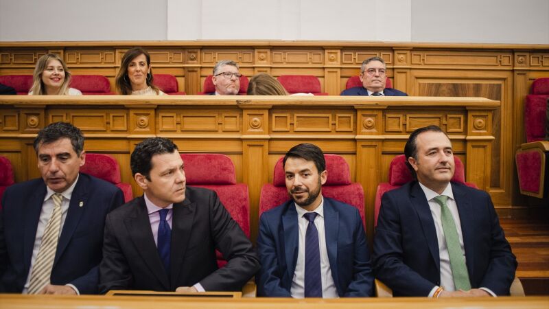 Los dirigentes de Vox en Castilla-La Mancha Francisco José Cobo Navarro, Juan Luis Blázquez, Iván Sánchez Serrano, y David Moreno en las Cortes.