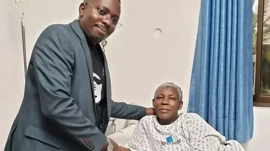Una mujer ugandesa de 70 años da a luz a gemelos en un hospital de Kampala, Uganda Una mujer ugandesa de 70 años da a luz a gemelos en un hospital de Kampala, Uganda