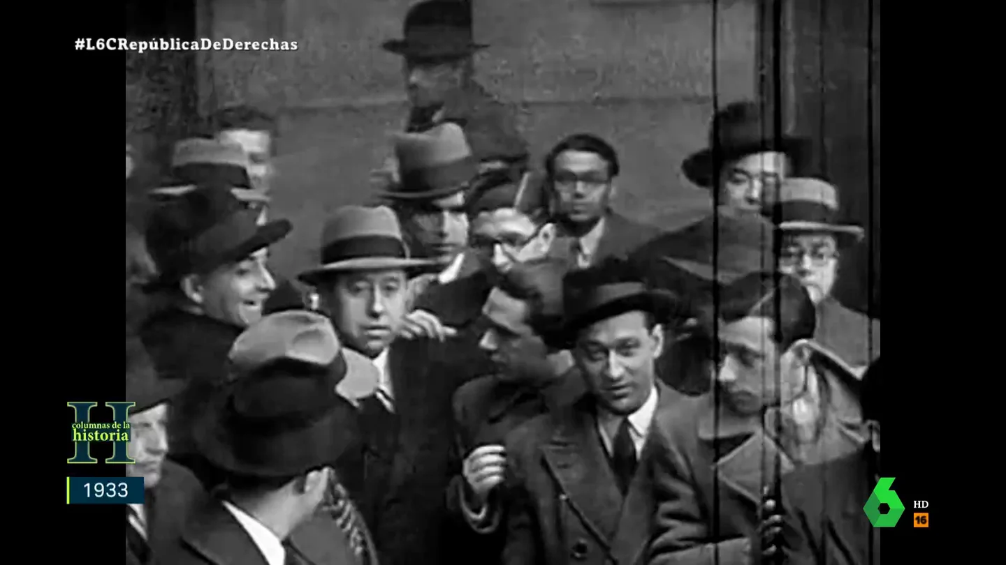 Gil-Robles (CEDA), el "profundo demócrata" que visitó un congreso nazi en 1933: "Una parte de la derecha siempre tuvo la tentación de movimientos totalitarios" Gil-Robles (CEDA), el "profundo demócrata" que visitó un congreso nazi en 1933: "Una parte de la derecha siempre tuvo la tentación de movimientos totalitarios"