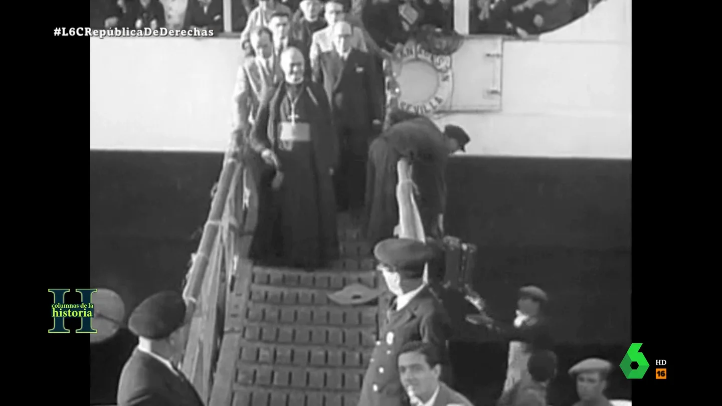 El hijo de José María Gil-Robles (CEDA) carga contra la Iglesia de 1933: "Era insoportable; nunca entendió lo que era el necesario progreso social" El hijo de José María Gil-Robles (CEDA) carga contra la Iglesia de 1933: "Era insoportable; nunca entendió lo que era el necesario progreso social"