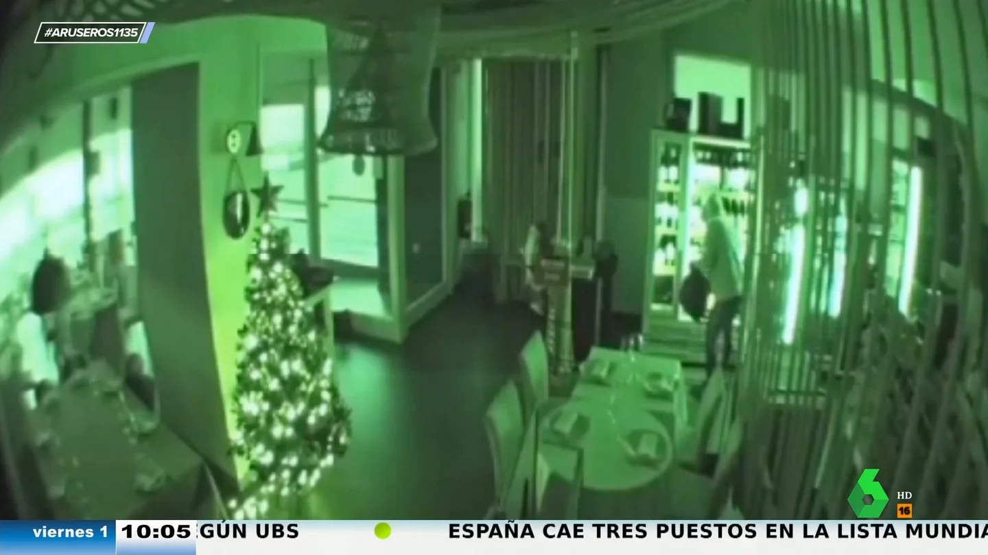 Los dueños de un restaurante de Oropesa simulan un robo en el local para darse publicidad: el vídeo del 'delito' Los dueños de un restaurante de Oropesa simulan un robo en el local para darse publicidad: el vídeo del 'delito'