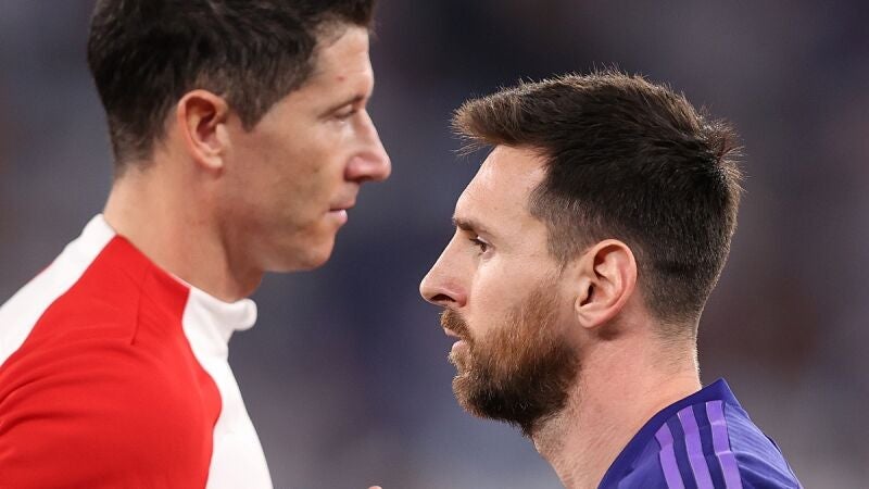 Lewandowski, con Leo Messi