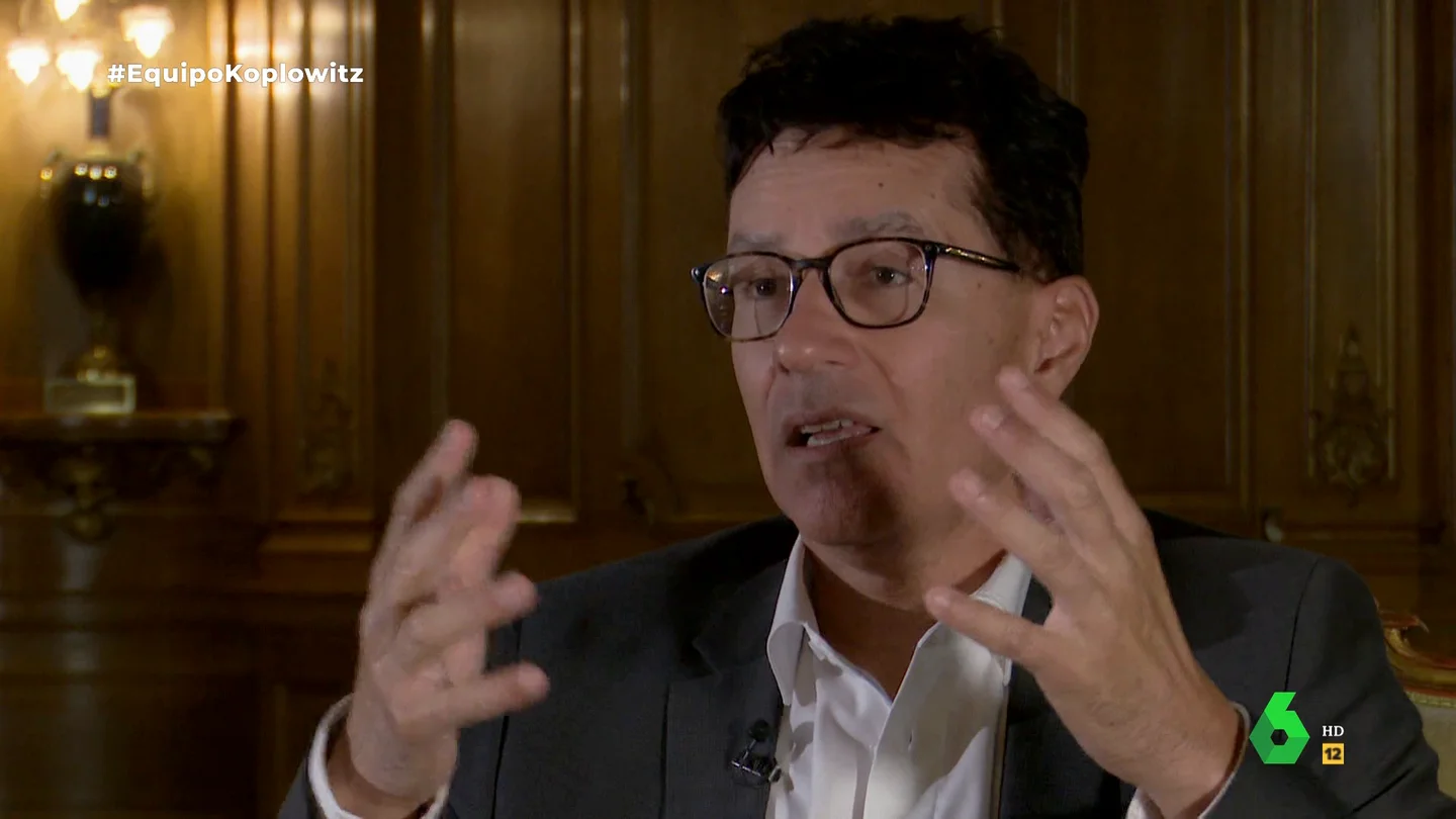 Carlos Koplowitz recuerda el "enfado" de sus hermanas al reclamar su apellido: "Me dijeron: 'Con nosotras no cuentes más'" Carlos Koplowitz recuerda el "enfado" de sus hermanas al reclamar su apellido: "Me dijeron: 'Con nosotras no cuentes más'"