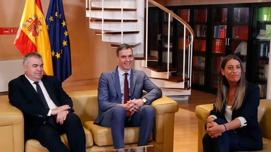 Imagen de archivo del presidente del Gobierno, Pedro Sánchez, con la portavoz de Junts, Míriam Nogueras, y el secretario de Organización del PSOE, Santos Cerdán Imagen de archivo del presidente del Gobierno, Pedro Sánchez, con la portavoz de Junts, Míriam Nogueras, y el secretario de Organización del PSOE, Santos Cerdán