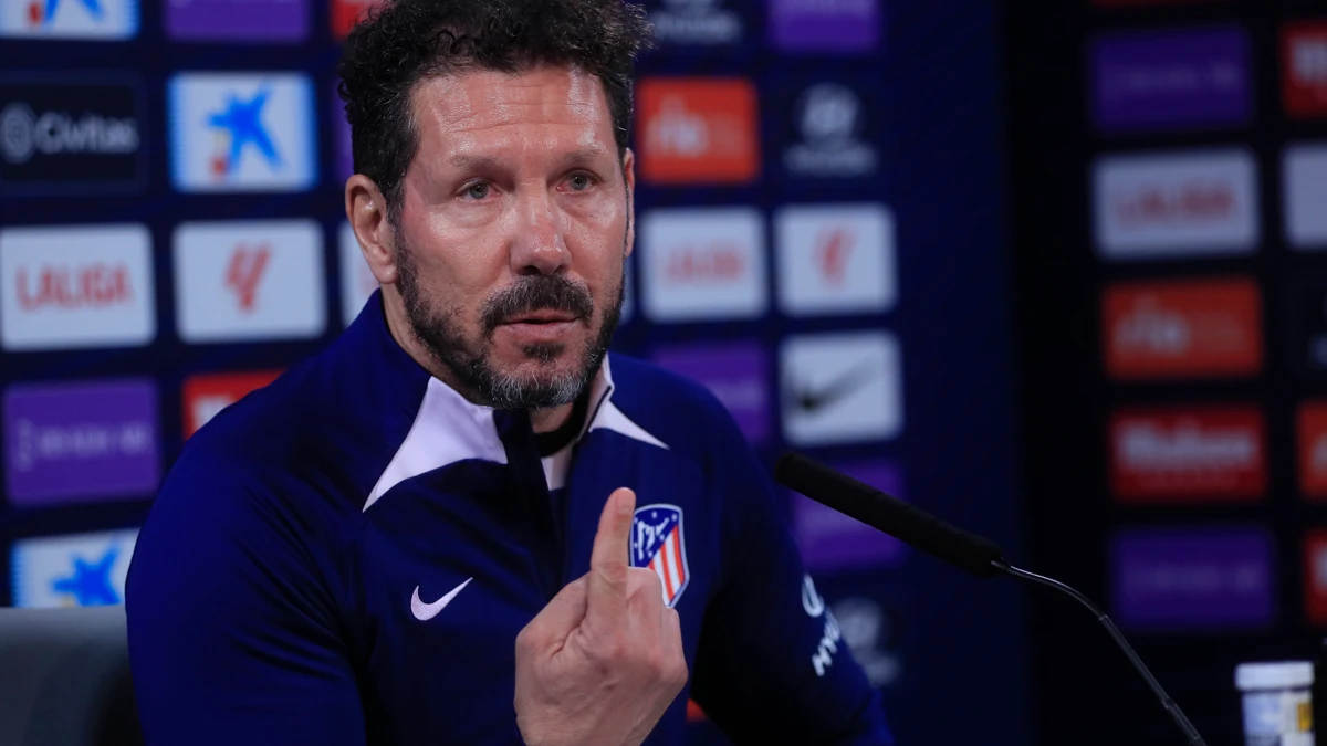 SImeone, en rueda de prensa