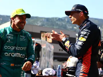 Fernando Alonso, con Max Verstappen