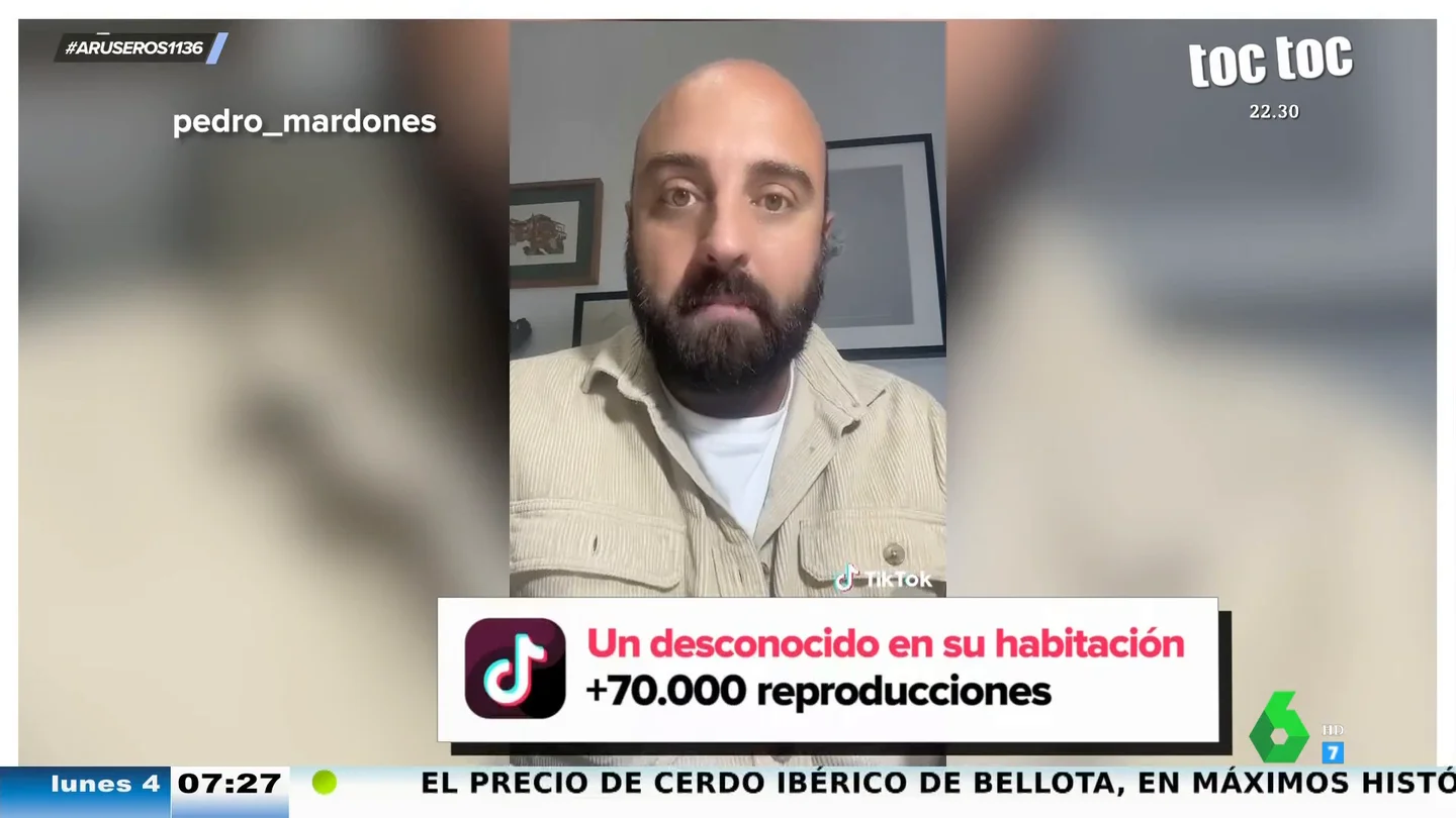 Se encuentra a un desconocido en el baño de su habitación de hotel: "Se sentó en el inodoro y se puso a tirarse pedos" Se encuentra a un desconocido en el baño de su habitación de hotel: "Se sentó en el inodoro y se puso a tirarse pedos"