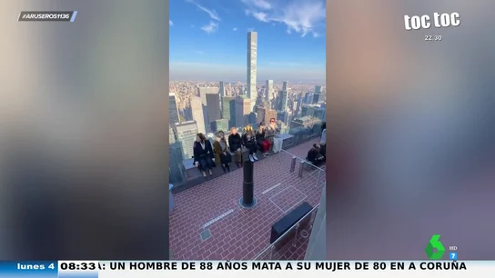 La nueva atracción del Rockefeller Center que permite recrear la icónica foto de los obreros en la viga de Nueva York La nueva atracción del Rockefeller Center que permite recrear la icónica foto de los obreros en la viga de Nueva York