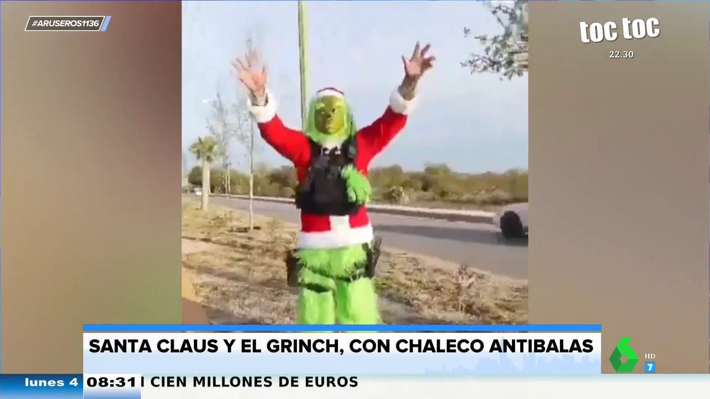 La tensa cabalgata de Navidad en la que Papá Noel y el Grinch tienen que llevar chalecos antibalas La tensa cabalgata de Navidad en la que Papá Noel y el Grinch tienen que llevar chalecos antibalas