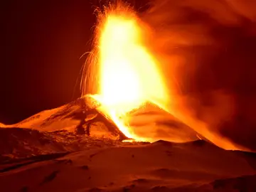 Entra en erupción el Etna, el volcán activo más grande de Europa situado en Sicilia