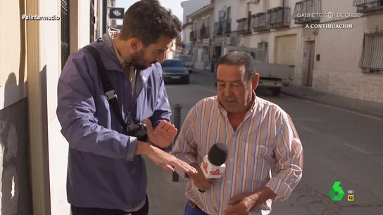 Un vecino de Villaconejos explica a Isma Juárez la clave para identificar un buen melón: "El bueno es de cachete" Un vecino de Villaconejos explica a Isma Juárez la clave para identificar un buen melón: "El bueno es de cachete"