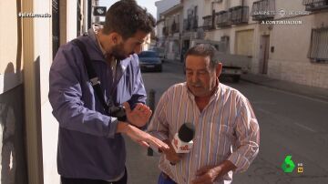 Un vecino de Villaconejos explica a Isma Juárez la clave para identificar un buen melón: "El bueno es de cachete"