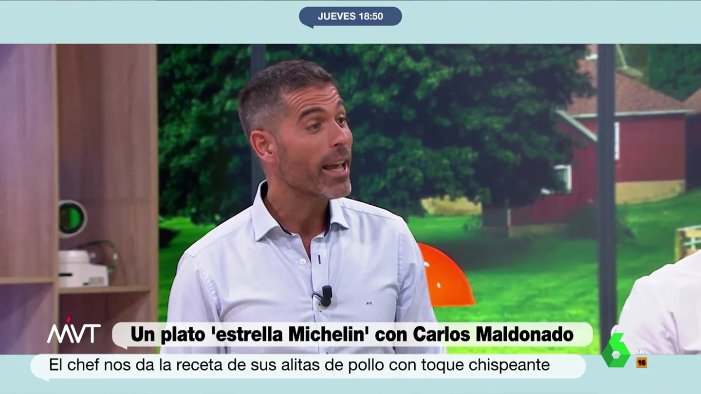El nutricionista Pablo Ojeda zanja el debate sobre la piel de pollo: "No tiene más de un 30% de calorías" El nutricionista Pablo Ojeda zanja el debate sobre la piel de pollo: "No tiene más de un 30% de calorías"