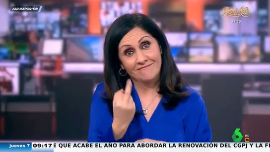 Una presentadora de la BBC, pillada haciendo una peineta a cámara en pleno informativo Una presentadora de la BBC, pillada haciendo una peineta a cámara en pleno informativo