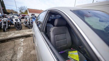 Imagen del interior del coche en el que una madre dejó encerrado a su bebé de 18 meses en Córdoba