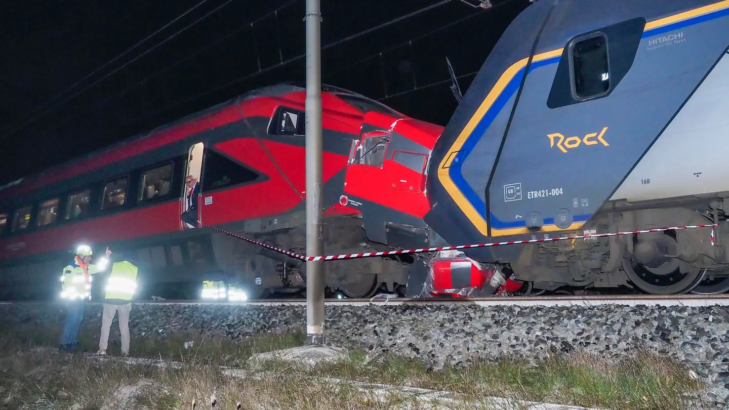 Imagen de dos trenes tras chocar en Italia. Imagen de dos trenes tras chocar en Italia.