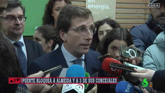 Almeida acusa al ministro Puente de ser un "macarra" que simboliza el Gobierno de "la confrontación y el bloqueo" Almeida acusa al ministro Puente de ser un "macarra" que simboliza el Gobierno de "la confrontación y el bloqueo"
