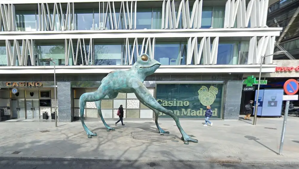 Estatua de la Rana de la Fortuna en Madrid