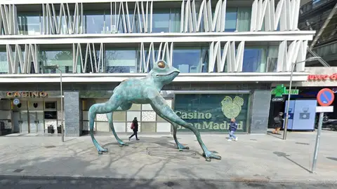 Estatua de la Rana de la Fortuna en Madrid Estatua de la Rana de la Fortuna en Madrid