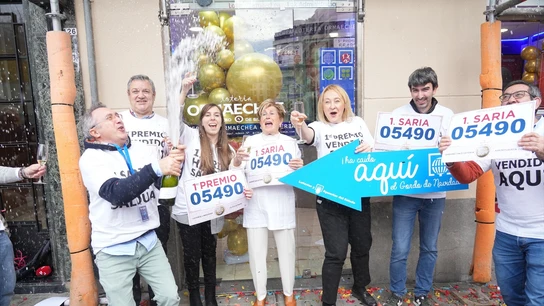 Una familia de Bilbao que se llevó el Gordo de Navidad 2022 Una familia de Bilbao que se llevó el Gordo de Navidad 2022