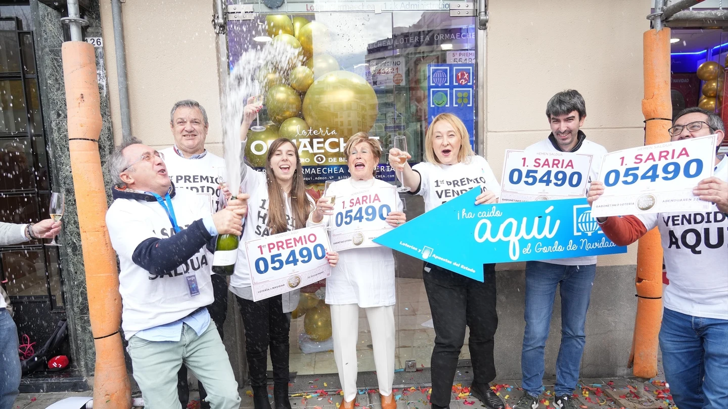 Una familia de Bilbao que se llevó el Gordo de Navidad 2022 Una familia de Bilbao que se llevó el Gordo de Navidad 2022