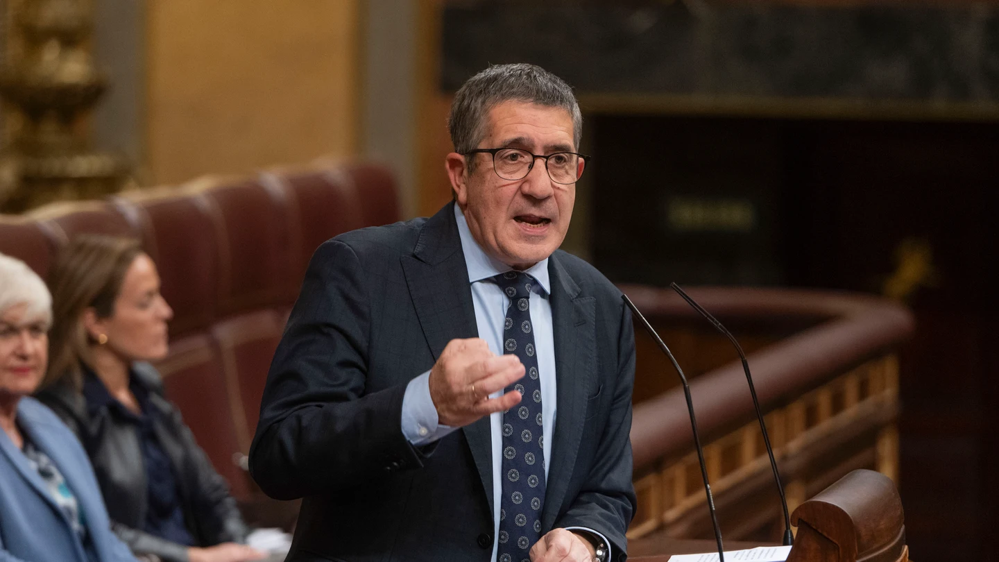 El portavoz del PSOE, Patxi López, en el Congreso defiende la proposición de ley del PSOE de amnistía El portavoz del PSOE, Patxi López, en el Congreso defiende la proposición de ley del PSOE de amnistía