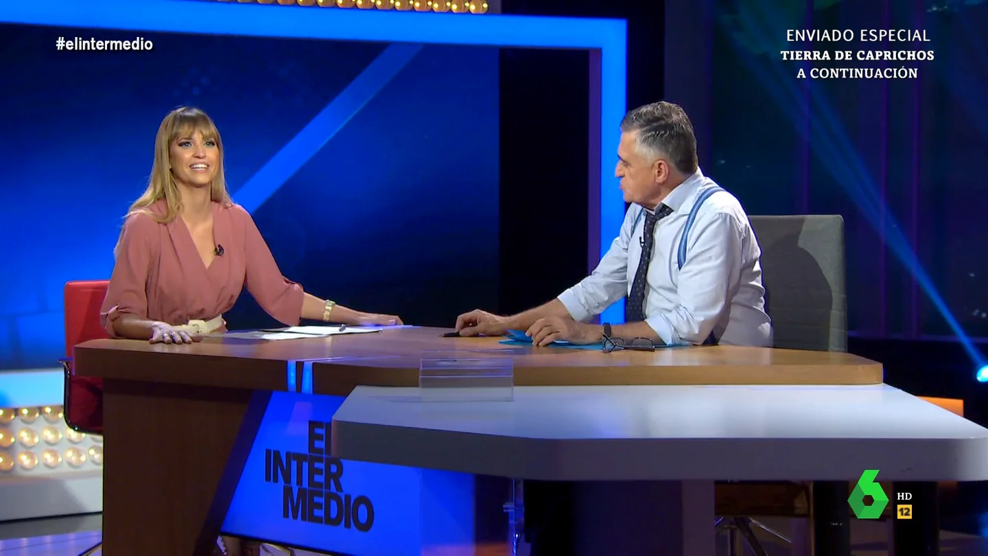 El mensaje de Sandra Sabatés que deja descolocado a Wyoming Sandra Sabatés y El Gran Wyoming protagonizan un divertido momento en el arranque de El Intermedio a propósito del peinado del presentador: "Me dicen de realización que tienes un brillo especial esta noche", comenta Sandra en este vídeo.