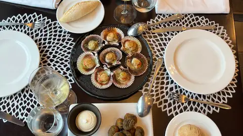 Platos del restaurante Abeiro, en el NH Collection Santiago de Compostela Platos del restaurante Abeiro, en el NH Collection Santiago de Compostela