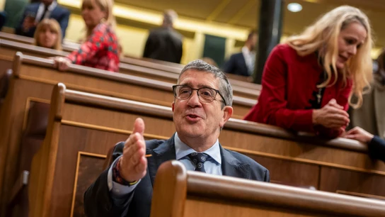 Patxi López gesticula en su escaño durante el debate sobre la ley de amnistía en el Congreso Patxi López gesticula en su escaño durante el debate sobre la ley de amnistía en el Congreso
