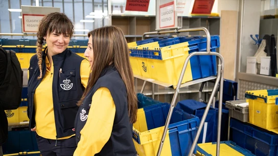 Fátima Vedia García (I) y Leticia González de Castro (d), nuevas incorporaciones al equipo de Correos, a 23 de octubre de 2023, en Madrid (España). Fátima Vedia García (I) y Leticia González de Castro (d), nuevas incorporaciones al equipo de Correos, a 23 de octubre de 2023, en Madrid (España).