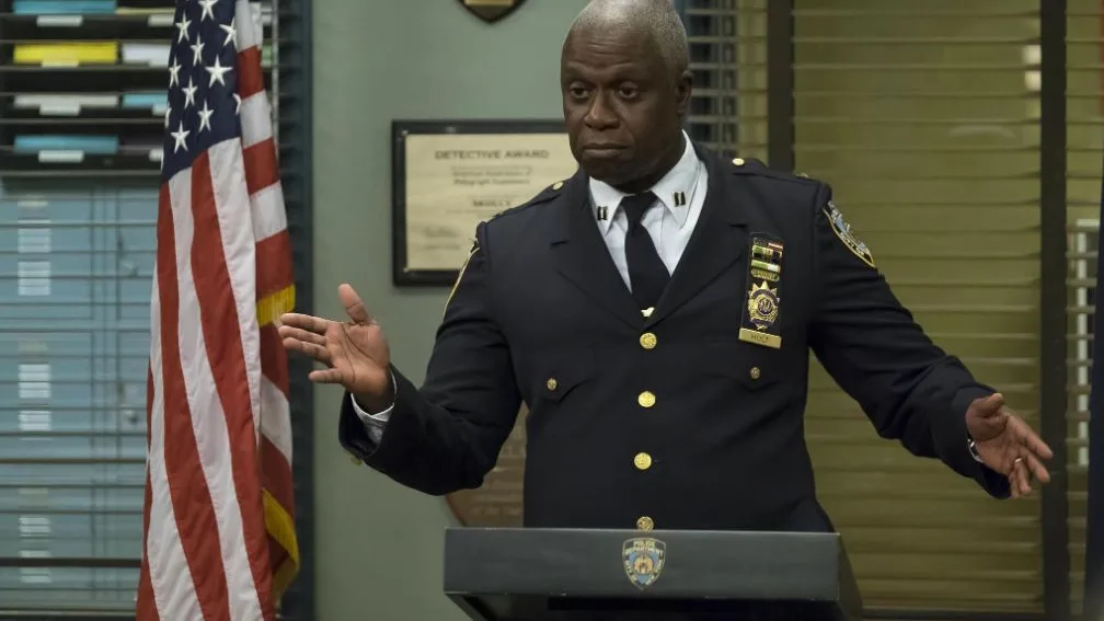 André Braugher, en una escena de 'Brooklyn Nine-Nine', la comedia policiaca en la que interpretó al capitán Ray Holt. 