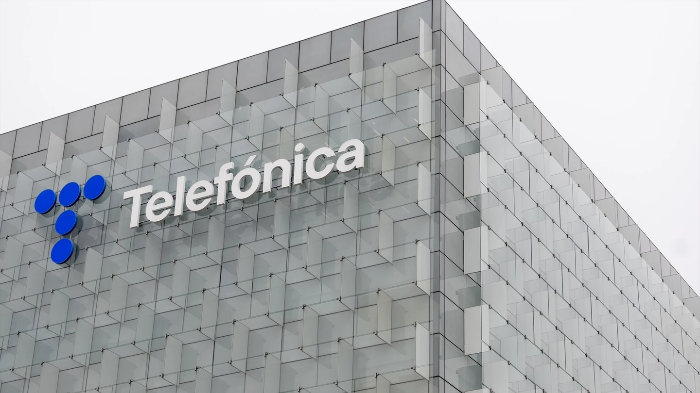 Imagen de la fachada de un edificio de Telefónica Imagen de la fachada de un edificio de Telefónica